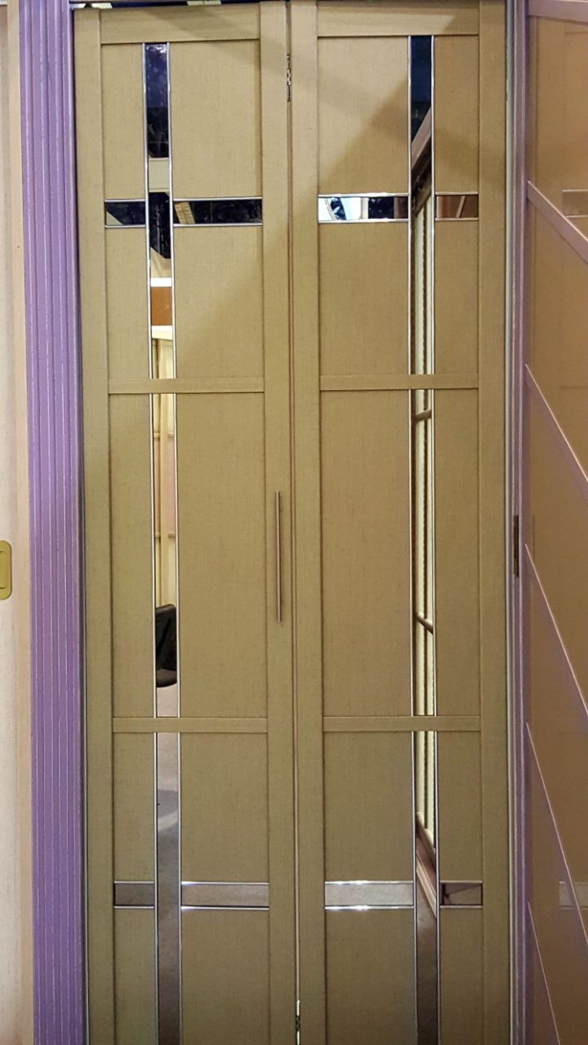 Двери гармошка шпонированные с зеркальным декором Набережные Челны