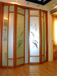 Двери гармошка с матовым рисунком цветок Набережные Челны